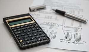 Accountant in UAE advising a business on R&D tax credit eligibility and using RDvault to streamline claims and ensure compliance